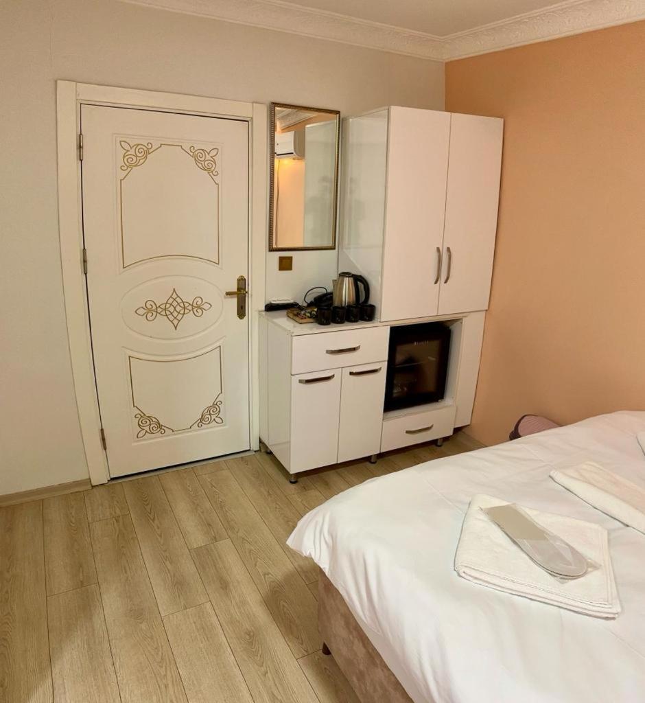 Avrasyaqueen Hotel Istanboel Buitenkant foto